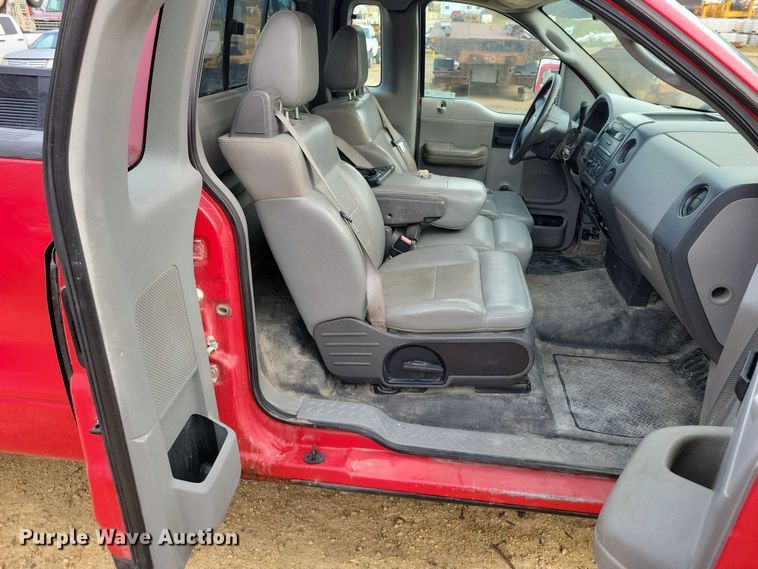 image for item DZ6590 2006 Ford  F150 XL pickup truck