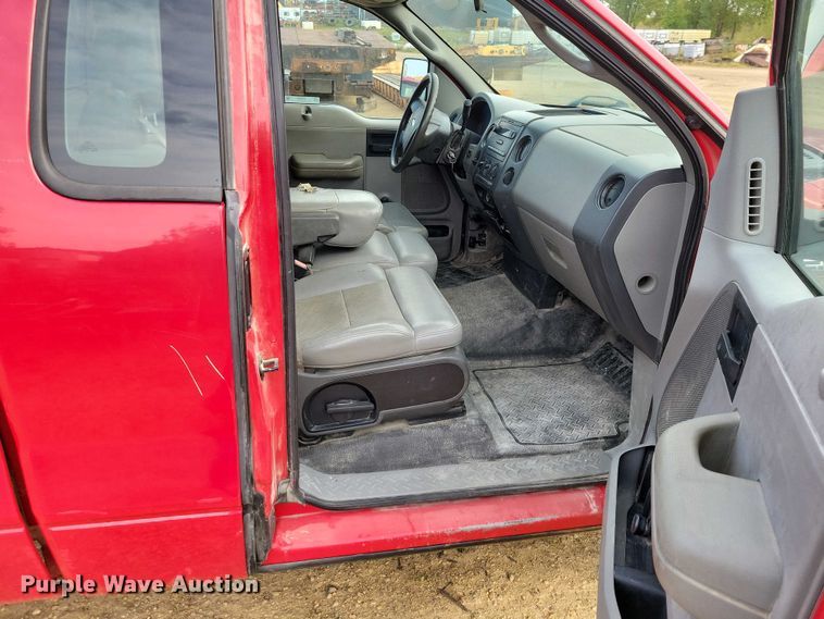 image for item DZ6590 2006 Ford  F150 XL pickup truck