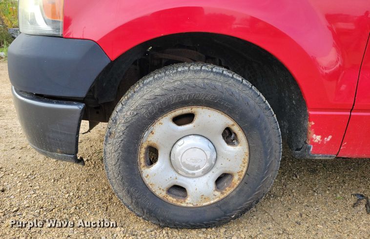 image for item DZ6590 2006 Ford  F150 XL pickup truck