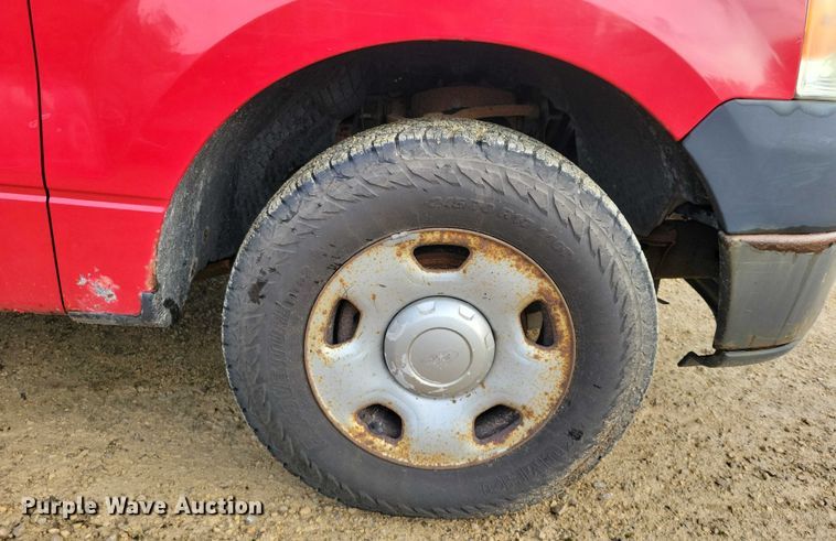 image for item DZ6590 2006 Ford  F150 XL pickup truck