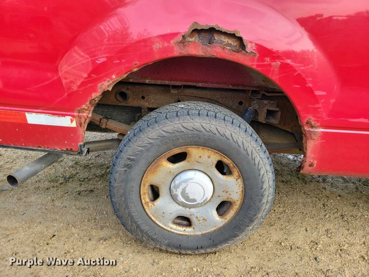 image for item DZ6590 2006 Ford  F150 XL pickup truck