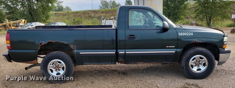 image for item DZ6593 2002 Chevrolet  Silverado 1500 pickup truck