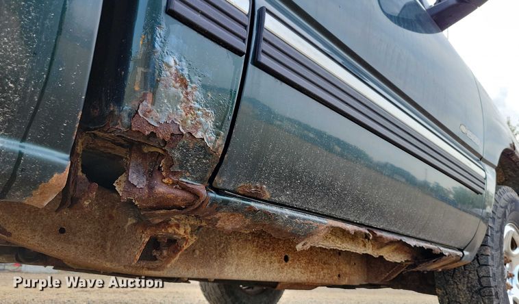 image for item DZ6593 2002 Chevrolet  Silverado 1500 pickup truck