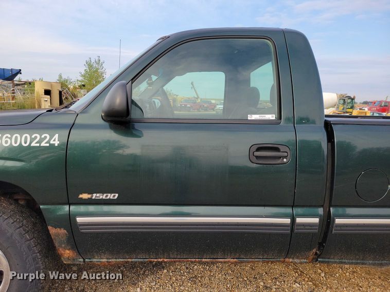 image for item DZ6593 2002 Chevrolet  Silverado 1500 pickup truck