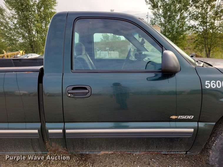 image for item DZ6593 2002 Chevrolet  Silverado 1500 pickup truck