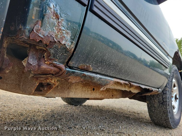 image for item DZ6593 2002 Chevrolet  Silverado 1500 pickup truck