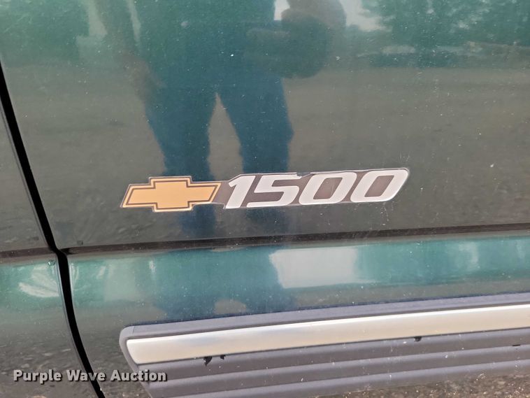 image for item DZ6593 2002 Chevrolet  Silverado 1500 pickup truck