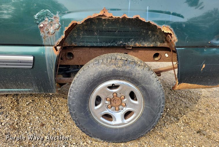 image for item DZ6593 2002 Chevrolet  Silverado 1500 pickup truck