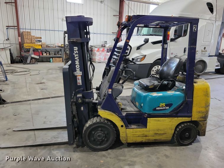 image for item DZ6645 Komatsu 25 forklift