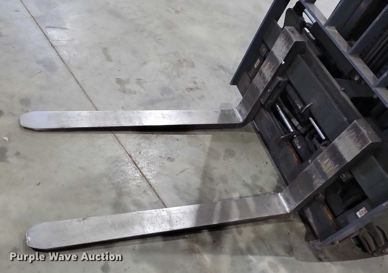 image for item DZ6645 Komatsu 25 forklift