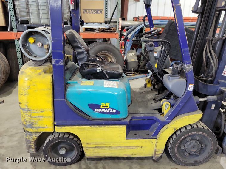 image for item DZ6645 Komatsu 25 forklift