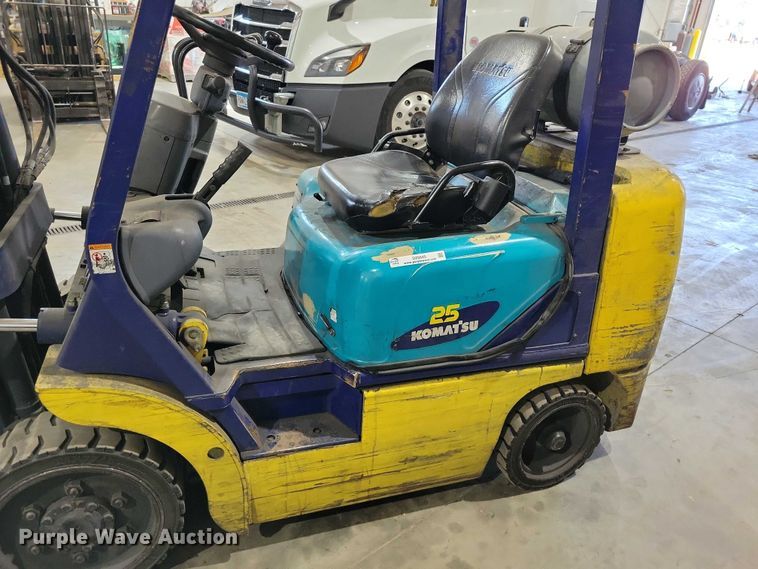 image for item DZ6645 Komatsu 25 forklift
