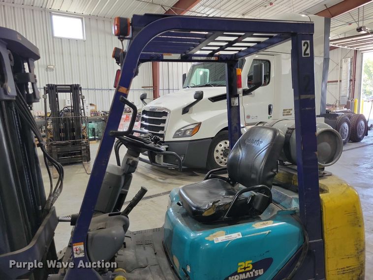 image for item DZ6645 Komatsu 25 forklift