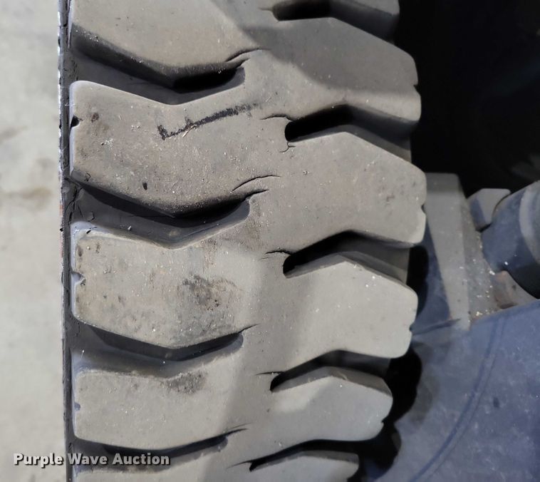 image for item DZ6645 Komatsu 25 forklift