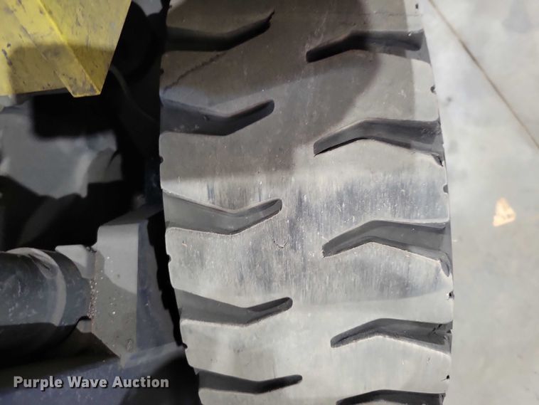 image for item DZ6645 Komatsu 25 forklift