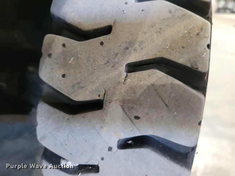 image for item DZ6645 Komatsu 25 forklift