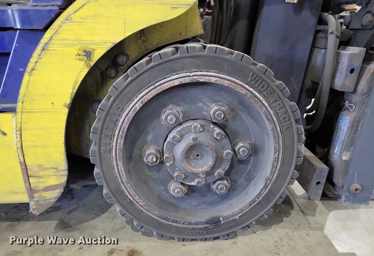 image for item DZ6645 Komatsu 25 forklift