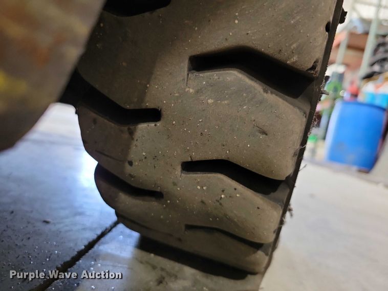 image for item DZ6645 Komatsu 25 forklift