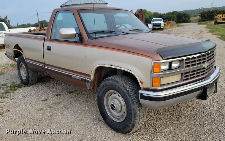 image for item DZ6707 1989 Chevrolet C1500 pickup truck
