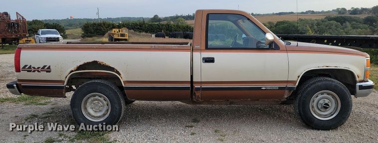 image for item DZ6707 1989 Chevrolet C1500 pickup truck