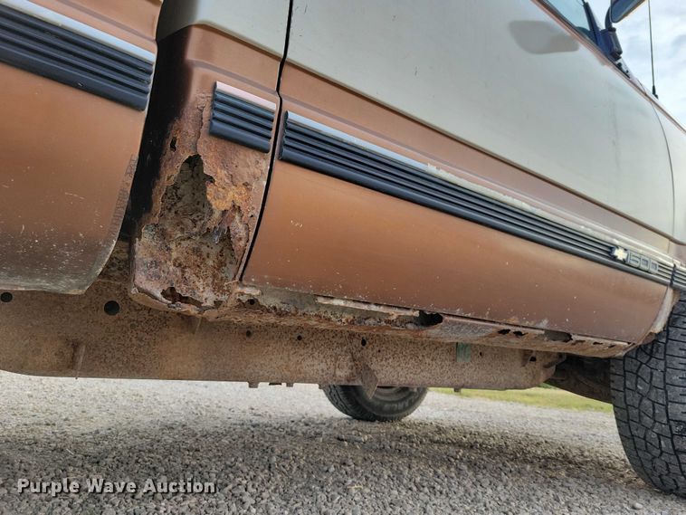 image for item DZ6707 1989 Chevrolet C1500 pickup truck