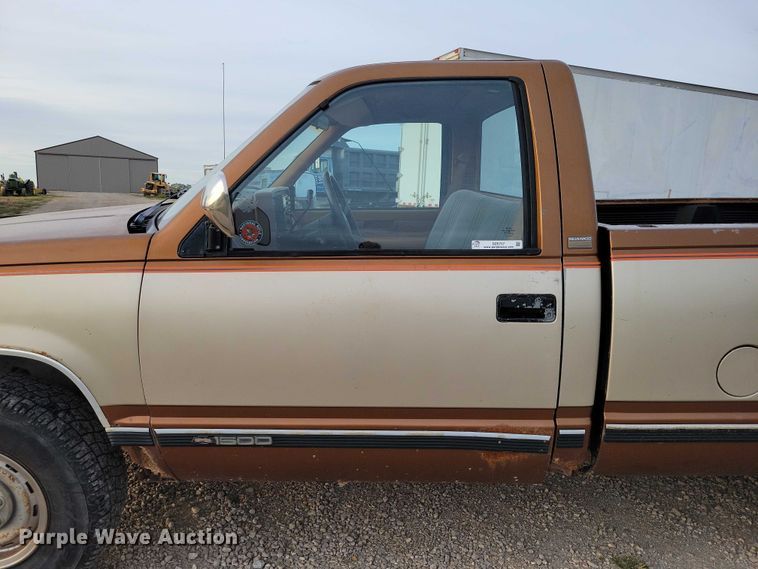 image for item DZ6707 1989 Chevrolet C1500 pickup truck