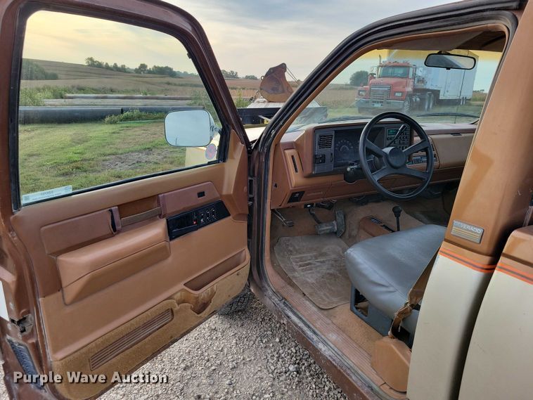 image for item DZ6707 1989 Chevrolet C1500 pickup truck