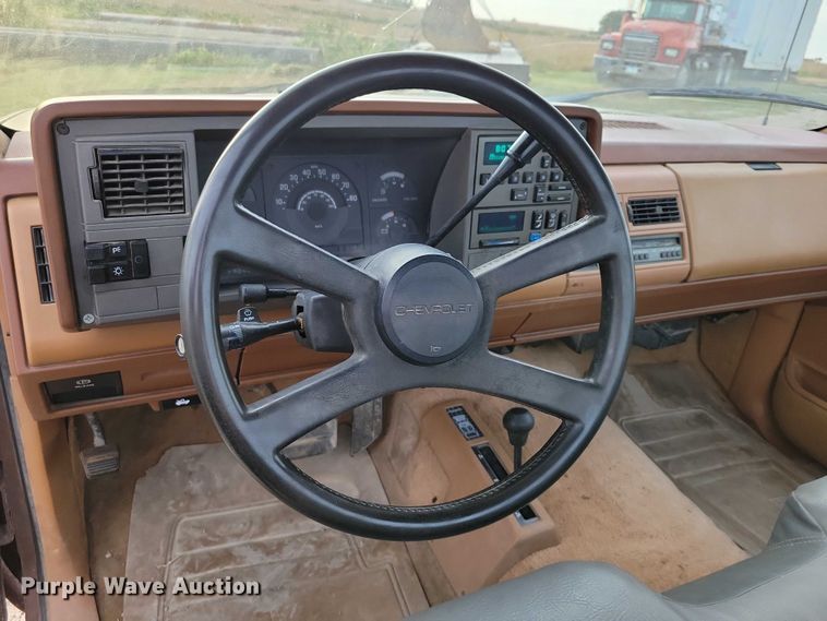 image for item DZ6707 1989 Chevrolet C1500 pickup truck