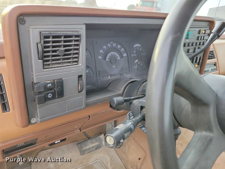 image for item DZ6707 1989 Chevrolet C1500 pickup truck