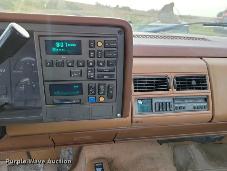 image for item DZ6707 1989 Chevrolet C1500 pickup truck