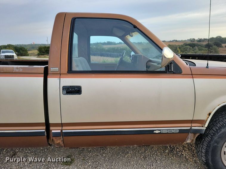 image for item DZ6707 1989 Chevrolet C1500 pickup truck