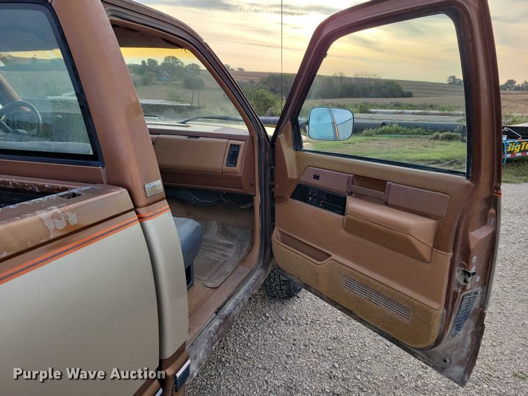 image for item DZ6707 1989 Chevrolet C1500 pickup truck