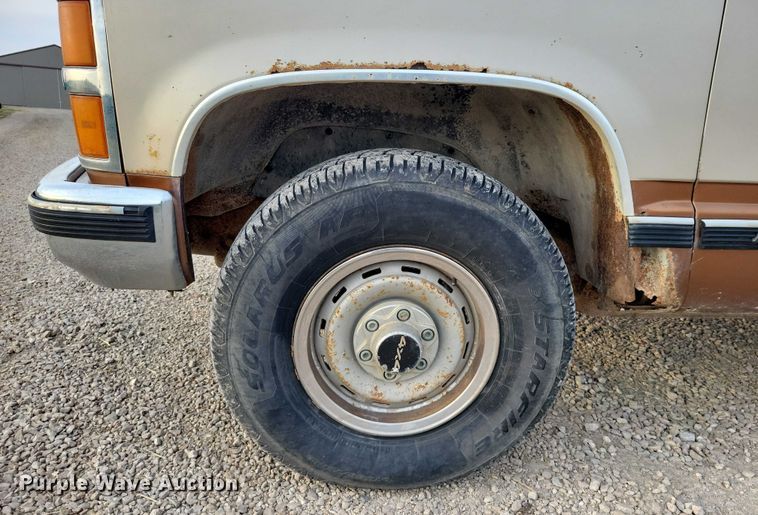 image for item DZ6707 1989 Chevrolet C1500 pickup truck