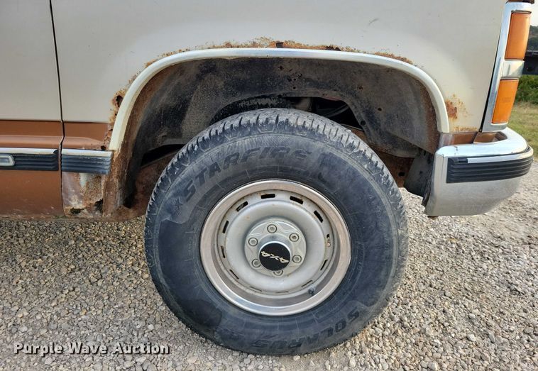 image for item DZ6707 1989 Chevrolet C1500 pickup truck