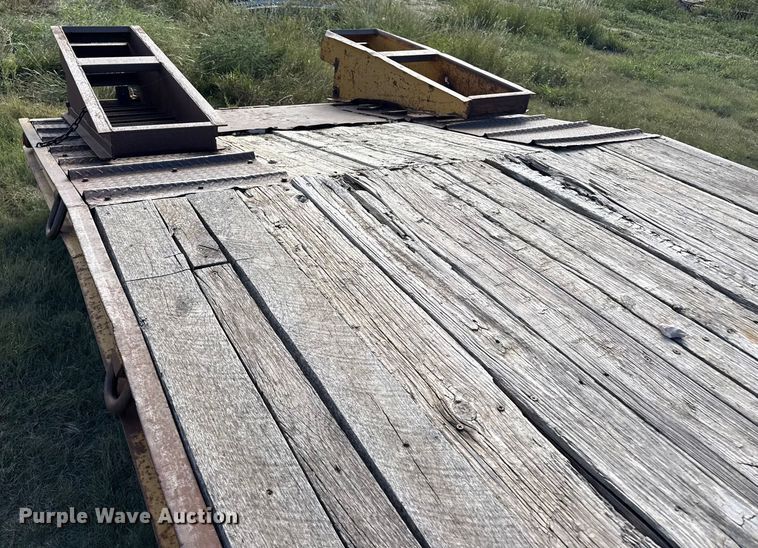 image for item DZ8733 2003 Belshe equipment trailer