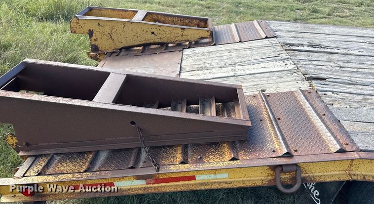 image for item DZ8733 2003 Belshe equipment trailer