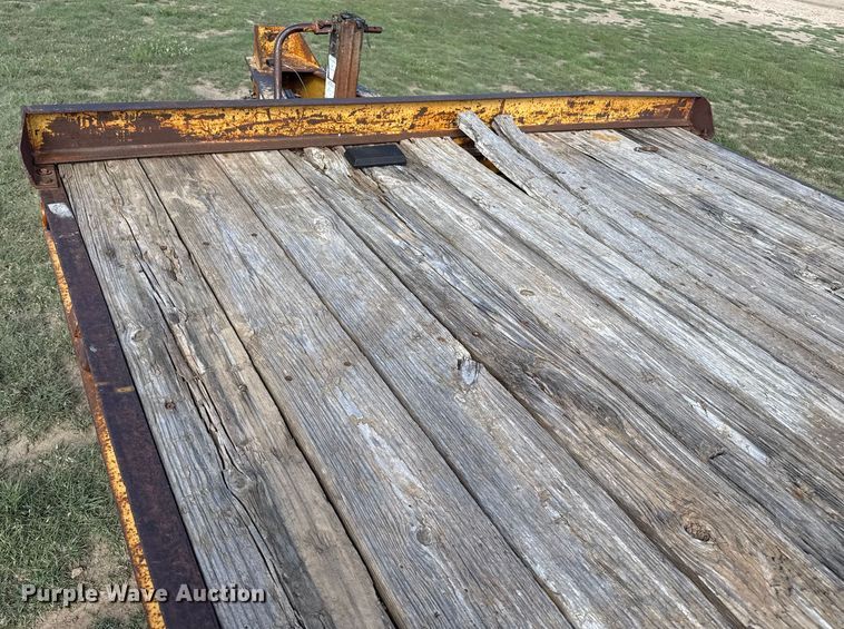 image for item DZ8733 2003 Belshe equipment trailer