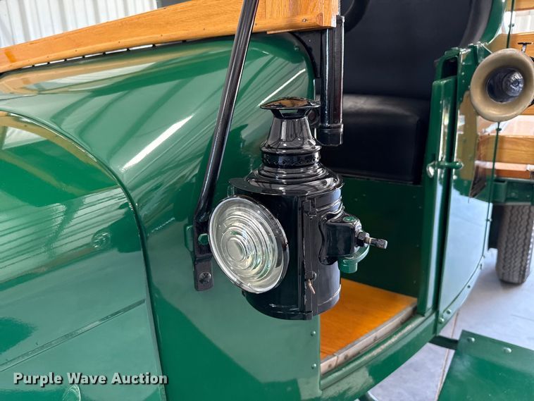 image for item DZ8965 1928 Mack AB flatbed truck