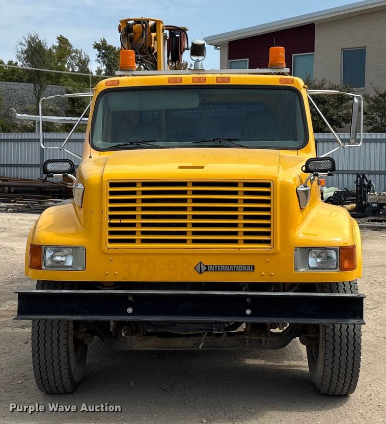 image for item EA7533 1998 International 4700 crane truck