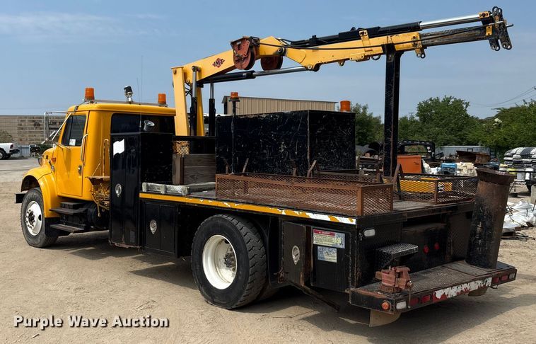 image for item EA7533 1998 International 4700 crane truck
