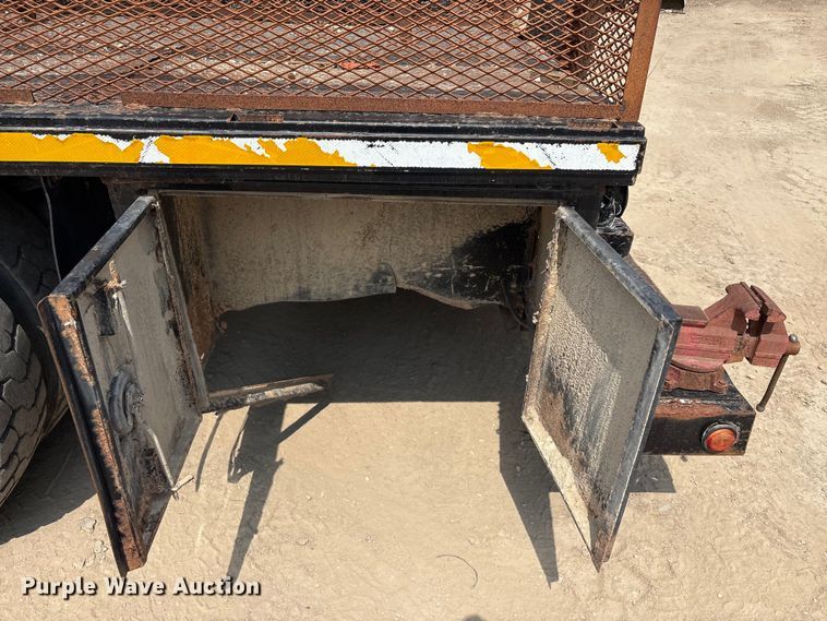 image for item EA7533 1998 International 4700 crane truck