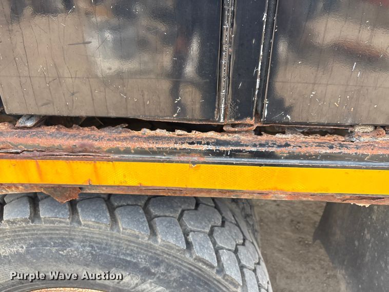 image for item EA7533 1998 International 4700 crane truck