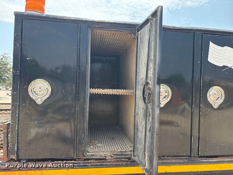 image for item EA7533 1998 International 4700 crane truck