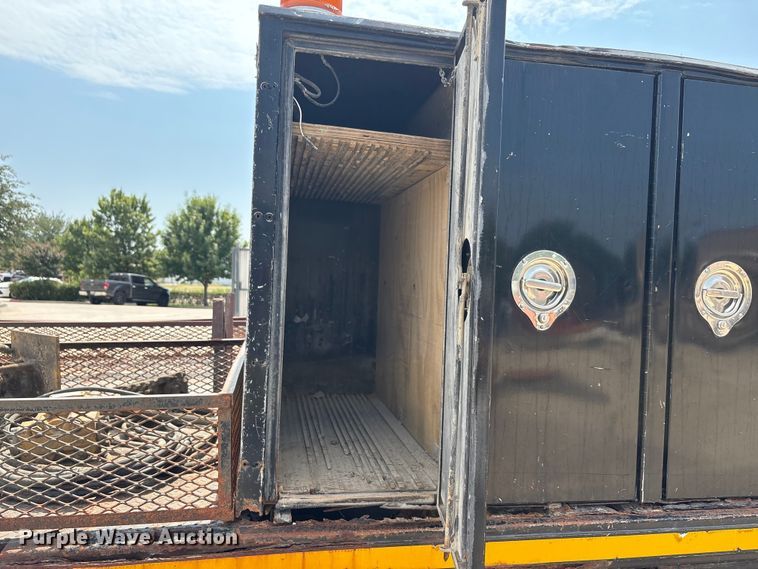 image for item EA7533 1998 International 4700 crane truck