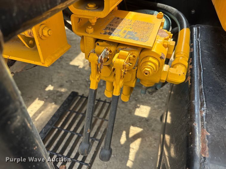 image for item EA7533 1998 International 4700 crane truck