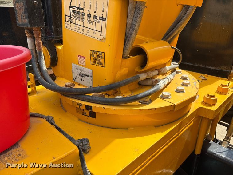 image for item EA7533 1998 International 4700 crane truck