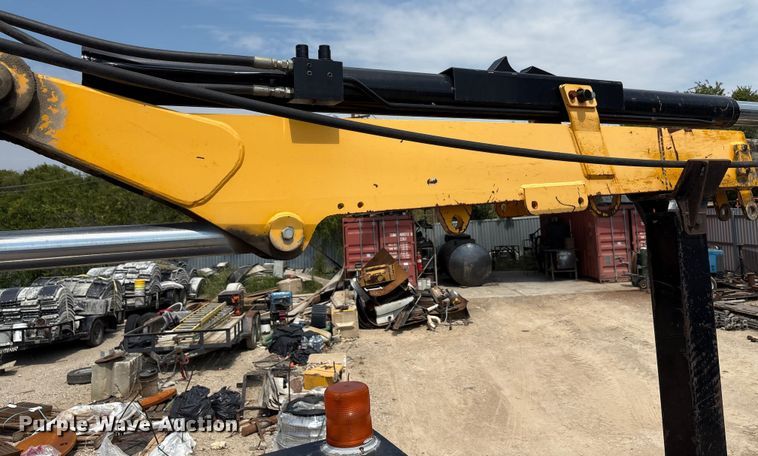 image for item EA7533 1998 International 4700 crane truck