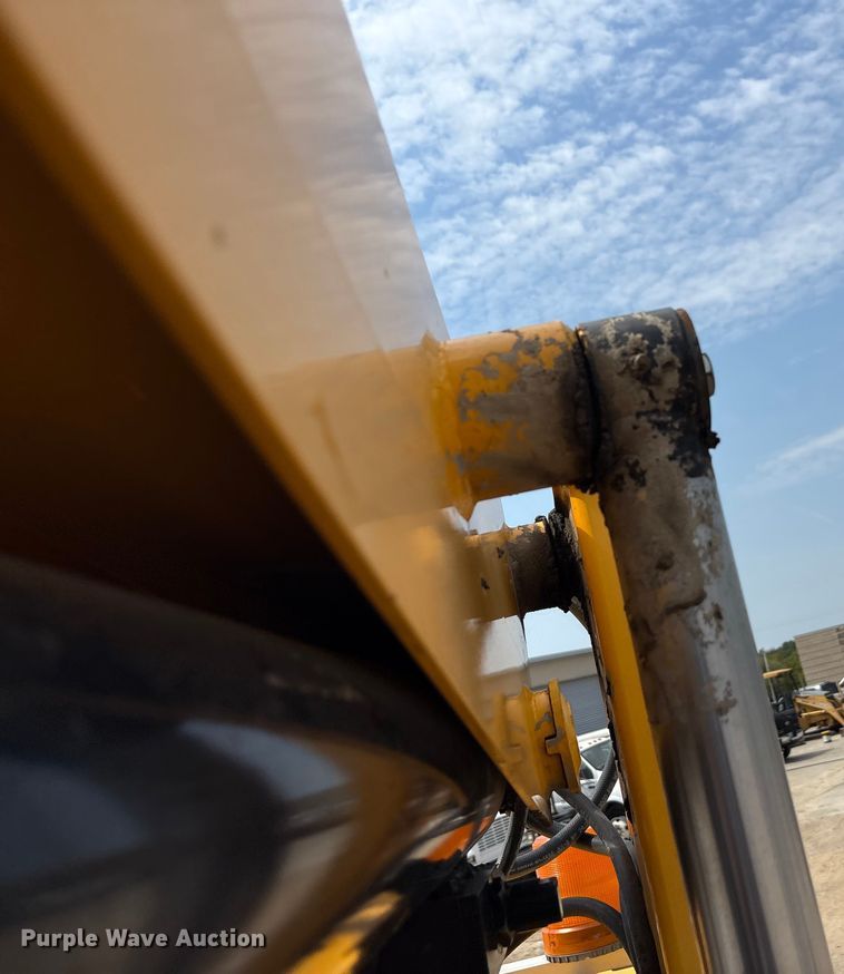 image for item EA7533 1998 International 4700 crane truck