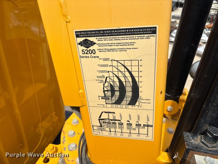 image for item EA7533 1998 International 4700 crane truck