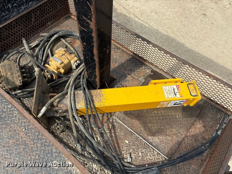 image for item EA7533 1998 International 4700 crane truck